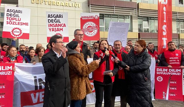 DİSK vergi dairesinin önünde: Milyonlar açlığa mahkum edildi!