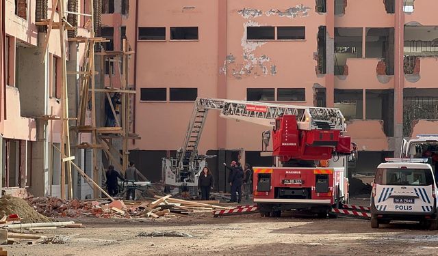 İskeleden düşen işçi yaralandı