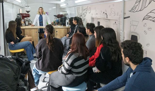 İzmir’in Mobil Barista Otobüsü yollarda