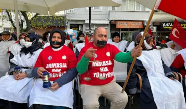 Polonez işçileri adliye önünde nöbette: Kefenlerimizi giydik