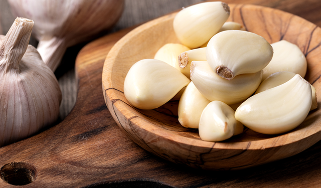 Sarımsak tüketmeden önce iki kez düşünün: Vücudu nasıl etkiliyor?