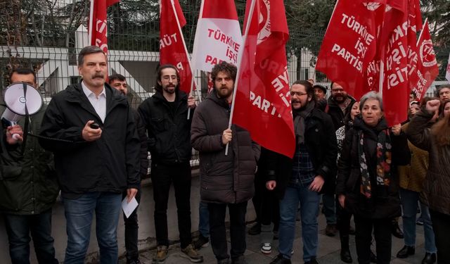 Erkan Baş, Çalışma Bakanlığı önünden seslendi: ‘Bu artık bıçağın kemiğe dayandığı andır!’