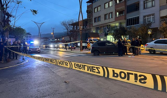 Trafikte tartışan sürücüler, birbirlerine ateş açtı