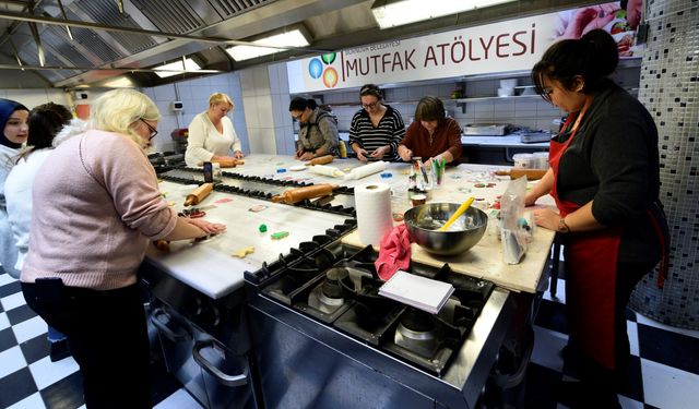 Bornova’da Yılbaşı atölye çalışmaları devam ediyor