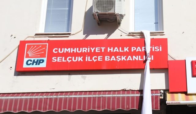 CHP Efes Selçuk İlçe Örgütünden Çarşaflı Sessiz Protesto