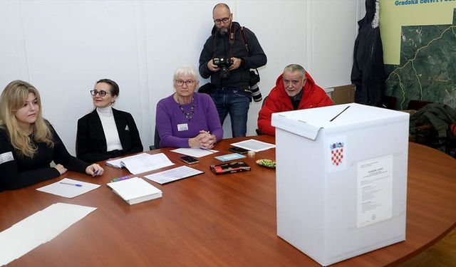 Hırvatistan'da halk cumhurbaşkanı seçiminin ikinci turu için sandık başında