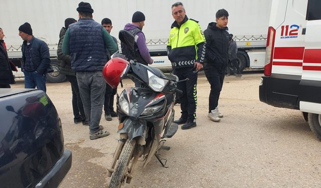 Kamyonetle kafa kafaya çarpışan motosikletin sürücüsü ağır yaralı