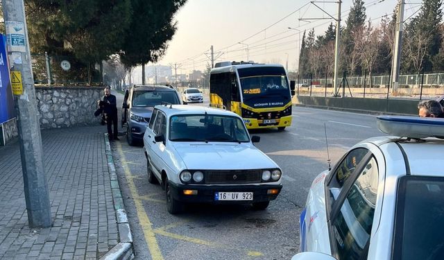 Park halindeki arabayı çalmıştı.. Kıskıvrak yakalandı!