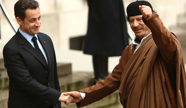 Sarkozy Hakim Karşısına Çıkıyor: Kaddafi'den Mali Destek Almakla Suçlanıyor