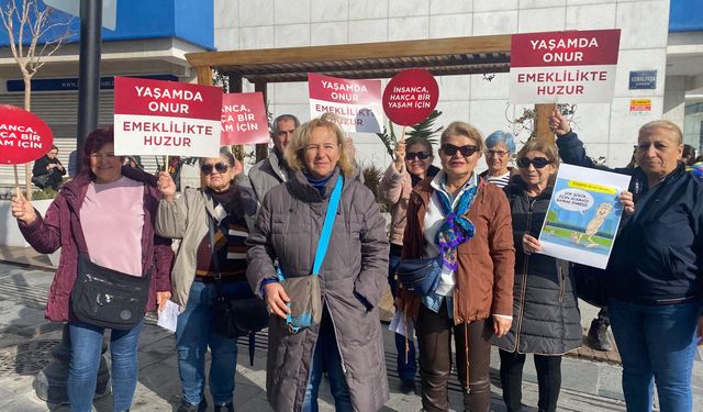 İzmirli emekli kadınlardan el ilanlı protesto