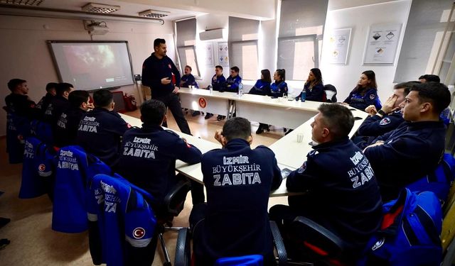 İzmir İtfaiyesi’nden zabıta personeline yangın güvenliği eğitimi