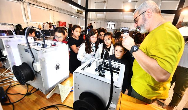 Genç girişimciler, fikirlerinin temellerini FabrikaLab İzmir’de attı