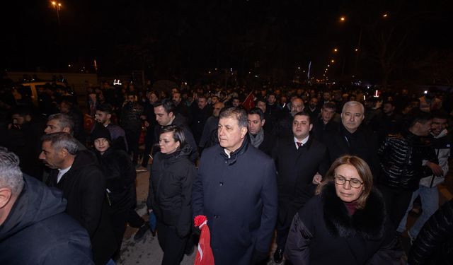 Başkan Tugay'dan felaketin yıl dönümünde halkla sessiz yürüyüş