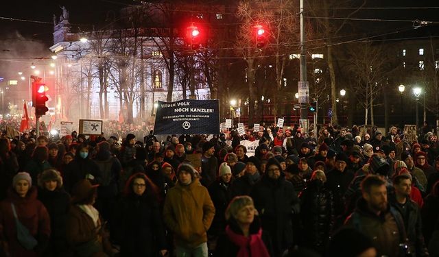 Avusturya’da halk sokakta: "Sağa karşı birlikte dur"