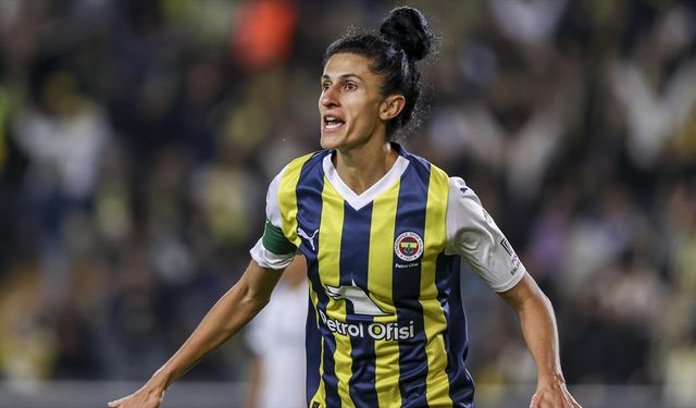 Fenerbahçe'nin milli oyuncusu Yağmur, Türk kadın futbol tarihine geçti