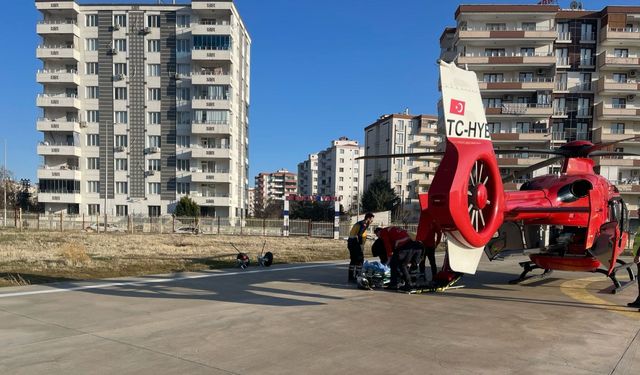 Ambulans helikopter, kalp krizi geçiren hasta için havalandı