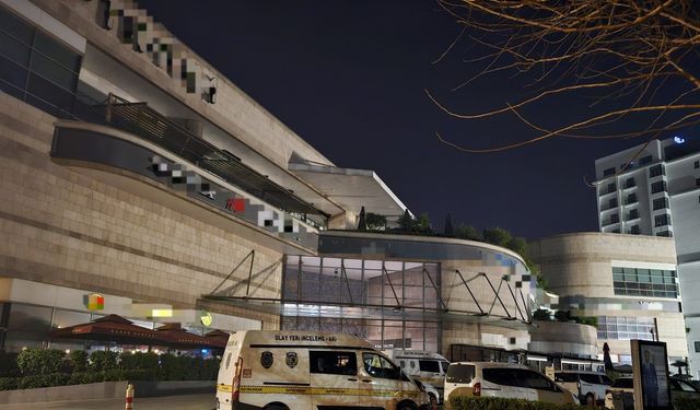 Girdiği alışveriş merkezinde 3 gündür havalandırma boşluğunda saklanan hırsızlık şüphelisi, yakalandı