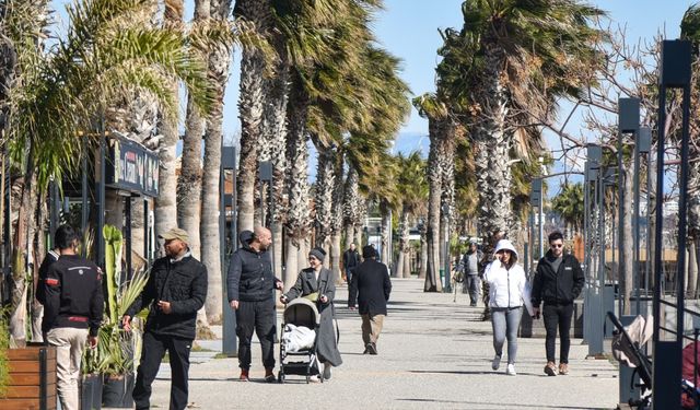 Yurtta kar yağışı, Antalya'da güneş