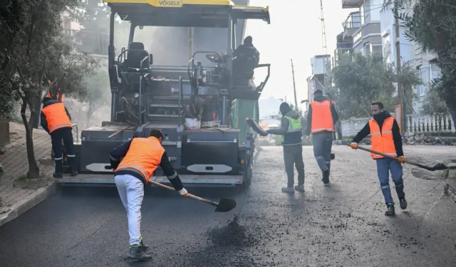 Bornova'da yol çalışmaları devam ediyor