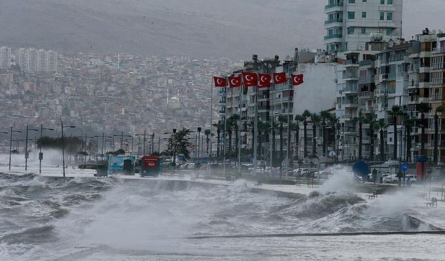 EGE'YE FIRTINA UYARISI