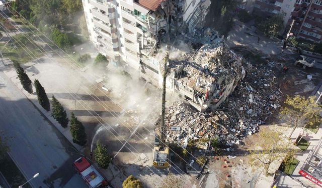 Jeofizik Mühendisleri Odası İzmir Şube Başkanı Öziçer: İzmir'in deprem riski İstanbul'dan fazla!