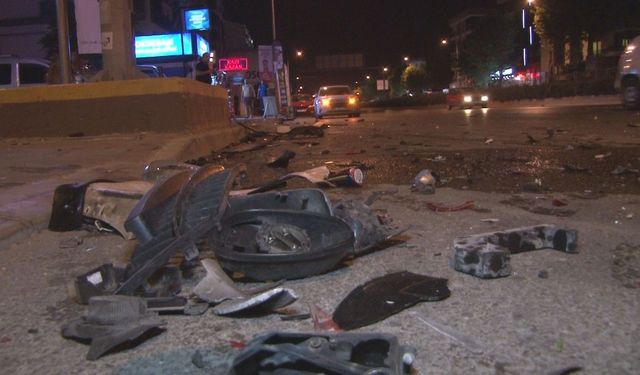 Karşıyaka'da trafik kazası: 2 ölü, 2 yaralı