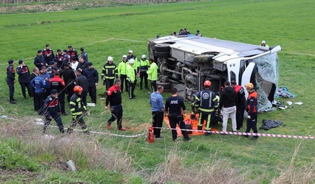 İzmir'den halter şampiyonasına giden öğrencilerden acı haber: Denizli'de devrilen midibüste iki kişi öldü, 26 yaralı