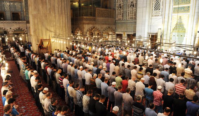 Kadir Gecesi namazı: Kadir Gecesinde nasıl namaz kılınır? Kadir Gecesi namazı kaç rekattır?