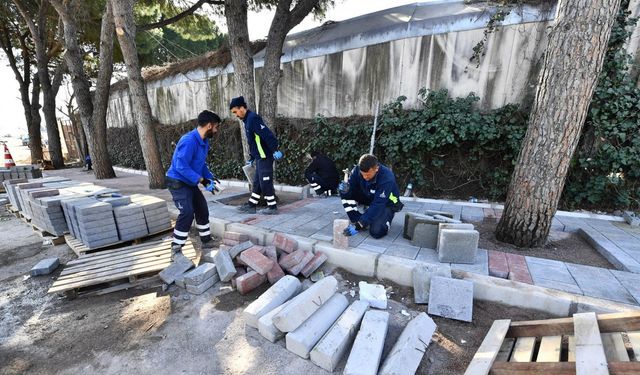 Gaziemir Hava Eğitim Yolu Taşıt Üst Geçidi'nde köprü yapımı tamamlandı