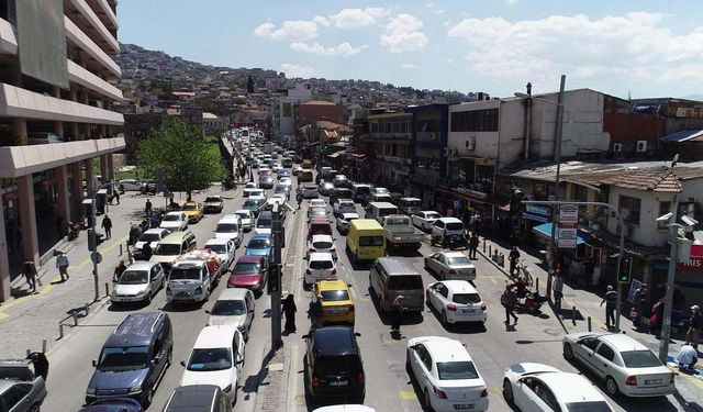 İzmir'de trafiğe kayıtlı araç sayısı arttı