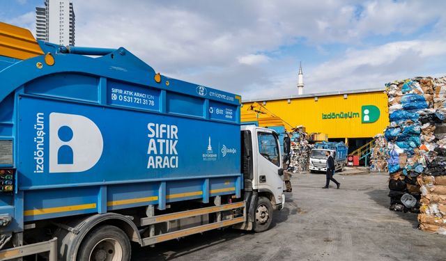 İzmir'in atık yönetiminde 'QR kodlu mavi poşet' dönemi