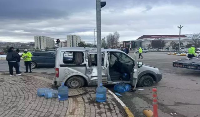 Trafik kazasında hayatını kaybeden üniversite öğrencisi son yolculuğuna uğurlandı