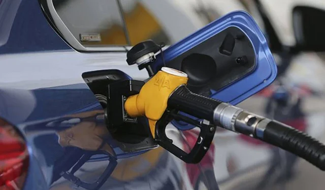 Akaryakıtta tabela değişimi: Benzin ve motorine zam!