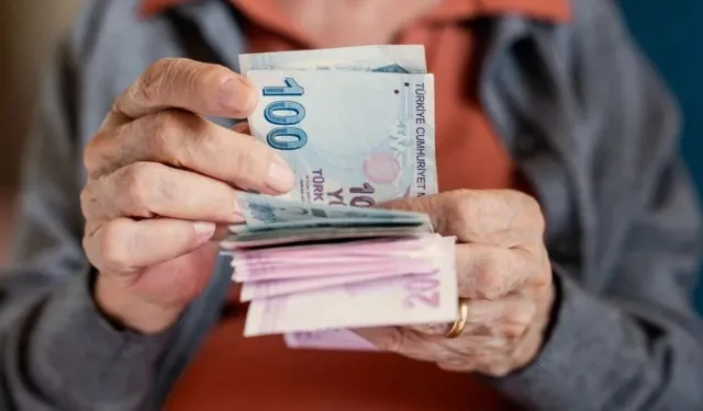 Emeklilere çifte bayram: Maaşlar ve ikramiyeler bugün hesaplarda