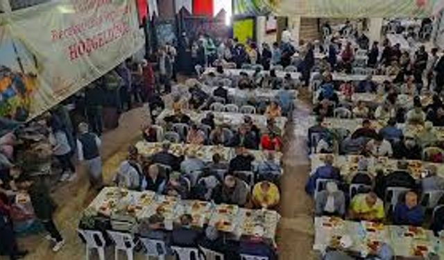 İzmir Vakıflar Bölge Müdürlüğü'nden 2 bin kişilik iftar