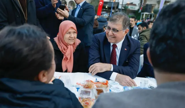 Başkan Tugay'dan iftarda dayanışma mesajı