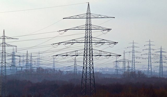 Avrupa'da elektrik krizi: İletişim ve ulaşım ağları kesildi!