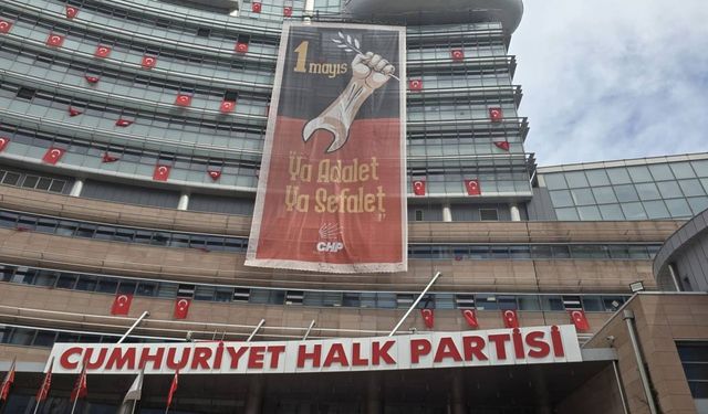 CHP'ye pankart asıldı!