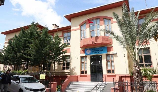 İstanbul'da depremin ardından 4 okul tahliye edildi!