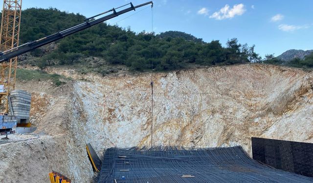 Viyadük inşaatında demir çöktü: 9 yaralı!