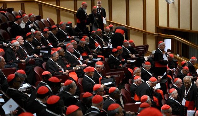 Katolik dünyası yeni liderini bekliyor