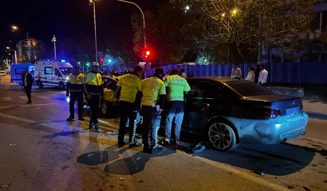 Zincirleme trafik kazası: 4 araç çarpıştı!