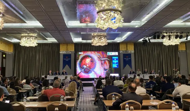 Göz cerrahlarından canlı ameliyat