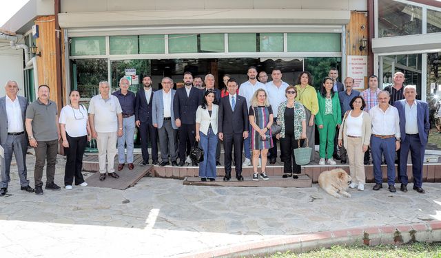Başkan Önal muhtarlarla bir arada: Daha güzel bir Bayraklı için çalışıyoruz!