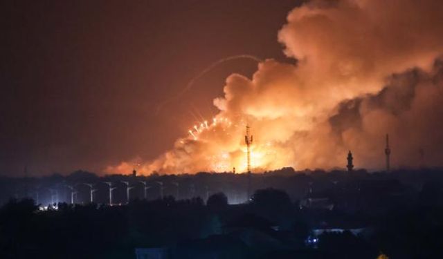 Komşu ülkede şiddetli patlamalar! Ölü ve yaralılar var