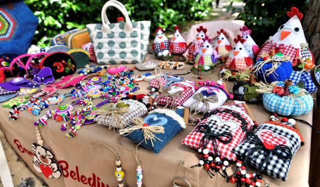 Bornovalı kadınların El Sanatları Sergisi Büyükpark’ta açıldı