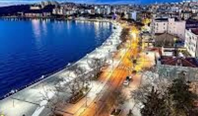 Kordonboyu'ndaki kalabalığın kütük haritası çok renkli: İzmir'de yaşayan her üç kişiden sadece biri yerli çıktı
