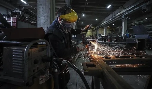 Sanayi kan kaybederken inşaat ve hizmetler ekonomiyi sırtladı