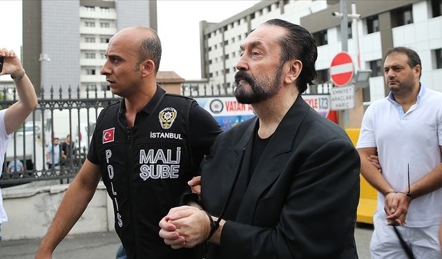 Adnan Oktar "nitelikli dolandırıcılık" ve "kara para aklama" suçlarından beraat etti