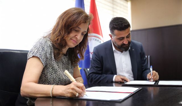 Karşıyaka’da ‘sağlıklı kentleşme’ için imzalar atıldı